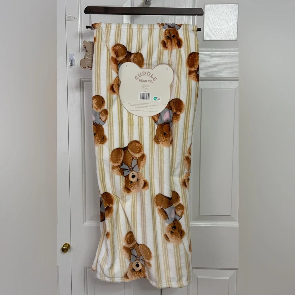 Cuddle Bear Co Oversized Throw Blanket